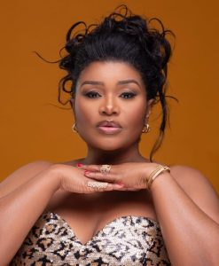 La divine Barbara Kanam